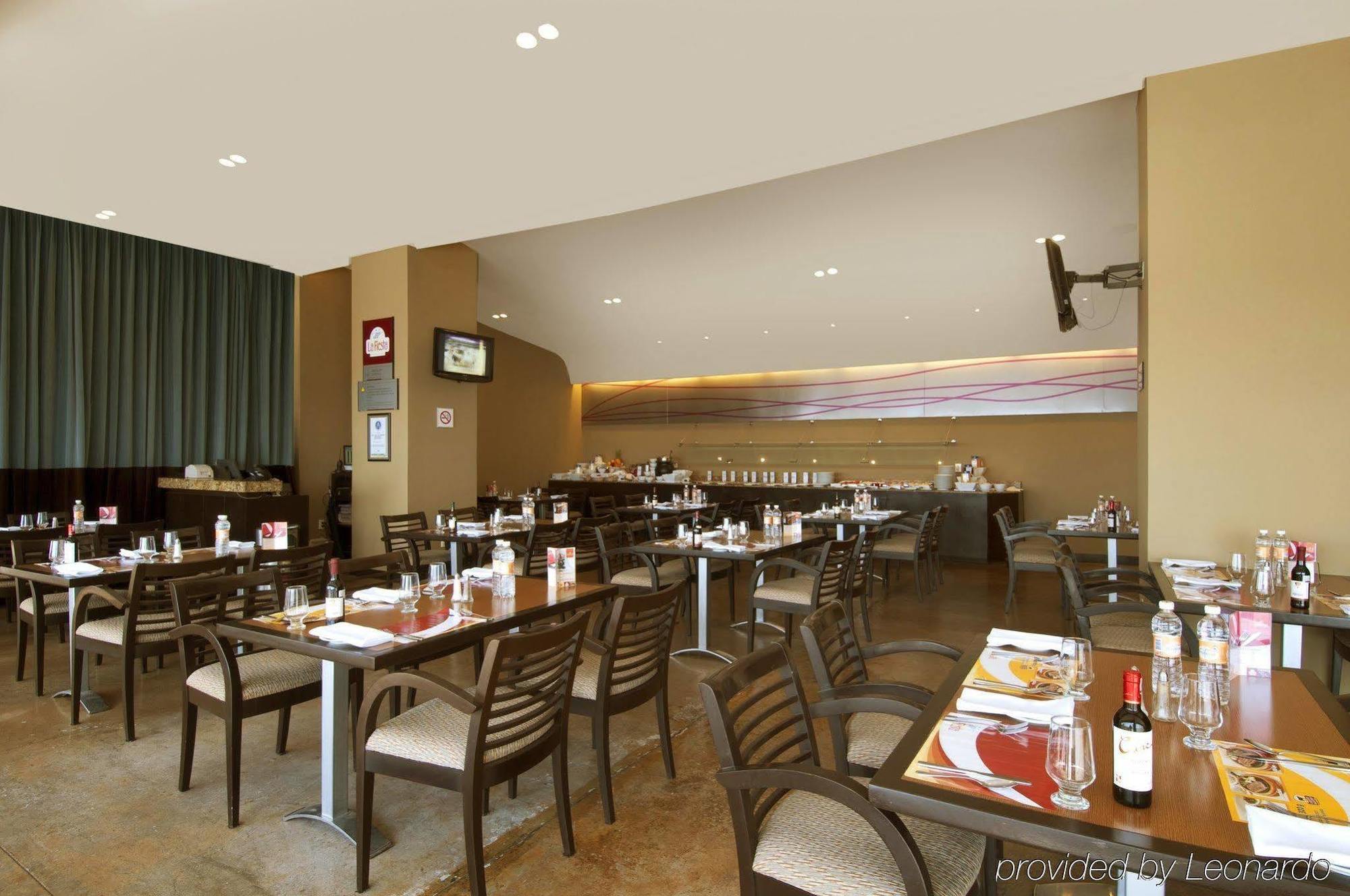 Fiesta Inn Express Durango Restauracja zdjęcie